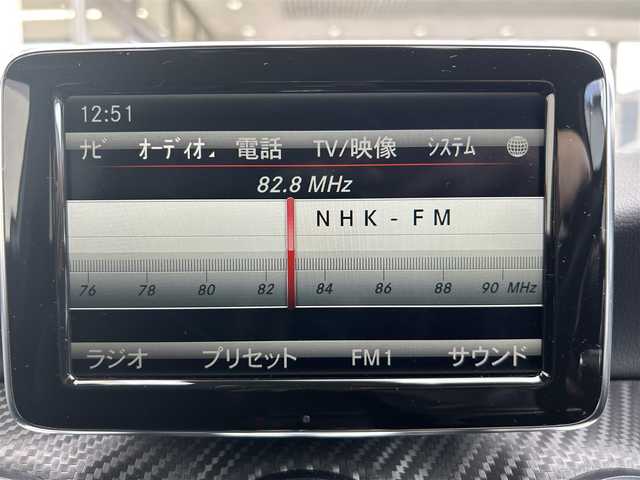 メルセデス・ベンツ Ａ１８０ スポーツ 大阪府 2013(平25)年 3.7万km カルサイトホワイト AMGラインパッケージ/純正ナビ フルセグTV CD DVD BT/バックカメラ/AMG18インチアルミホイール/HIDオートヘッドライト/クルーズコントロール/コーナーセンサー/前後ドラレコ/ETC/ハーフレザーシート/メモリ付きパワーシート/パドルシフト/保証書 取説/禁煙車