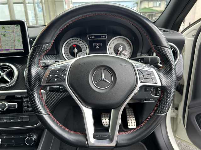 メルセデス・ベンツ Ａ１８０ スポーツ 大阪府 2013(平25)年 3.7万km カルサイトホワイト AMGラインパッケージ/純正ナビ フルセグTV CD DVD BT/バックカメラ/AMG18インチアルミホイール/HIDオートヘッドライト/クルーズコントロール/コーナーセンサー/前後ドラレコ/ETC/ハーフレザーシート/メモリ付きパワーシート/パドルシフト/保証書 取説/禁煙車