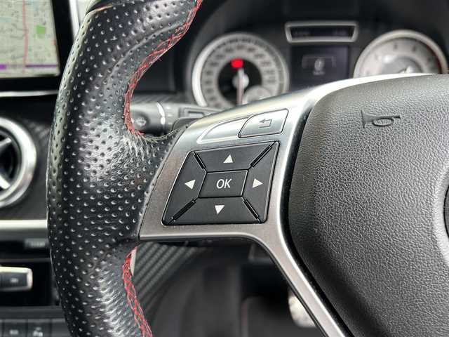 メルセデス・ベンツ Ａ１８０ スポーツ 大阪府 2013(平25)年 3.7万km カルサイトホワイト AMGラインパッケージ/純正ナビ フルセグTV CD DVD BT/バックカメラ/AMG18インチアルミホイール/HIDオートヘッドライト/クルーズコントロール/コーナーセンサー/前後ドラレコ/ETC/ハーフレザーシート/メモリ付きパワーシート/パドルシフト/保証書 取説/禁煙車