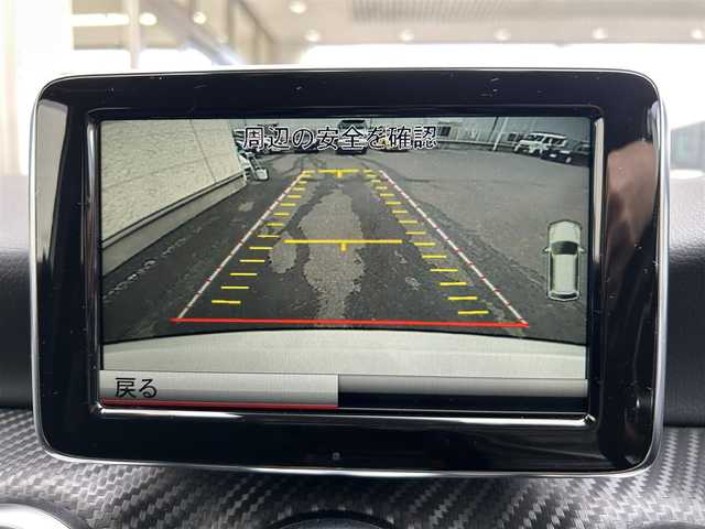 メルセデス・ベンツ Ａ１８０ スポーツ 大阪府 2013(平25)年 3.7万km カルサイトホワイト AMGラインパッケージ/純正ナビ フルセグTV CD DVD BT/バックカメラ/AMG18インチアルミホイール/HIDオートヘッドライト/クルーズコントロール/コーナーセンサー/前後ドラレコ/ETC/ハーフレザーシート/メモリ付きパワーシート/パドルシフト/保証書 取説/禁煙車