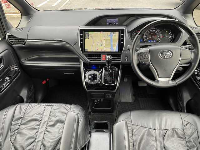 トヨタ エスクァイア Gi 道央・札幌 2019(令1)年 3.6万km ブラック ４WD/純正SDナビ(AM/FM/CD/DVD/BT/SD)/フルセグテレビ(走行中視聴可能)/バックカメラ/アイドリングストップ/ウィンカーミラー/キャプテンシート/クルーズコントロール/ステアリングスイッチ/ドアバイザー/プッシュスタート/両側パワースライドドア/ビルトインETC/前席シートヒーター/レーンキープアシスト/横滑り防止装置/盗難防止装置/オートライト/フォグランプ/防眩ミラー/積込冬タイヤ/　　（純正AW/195/６５R15 19年製溝7ｍｍ）/積込エアロ（ＴＲＤ）