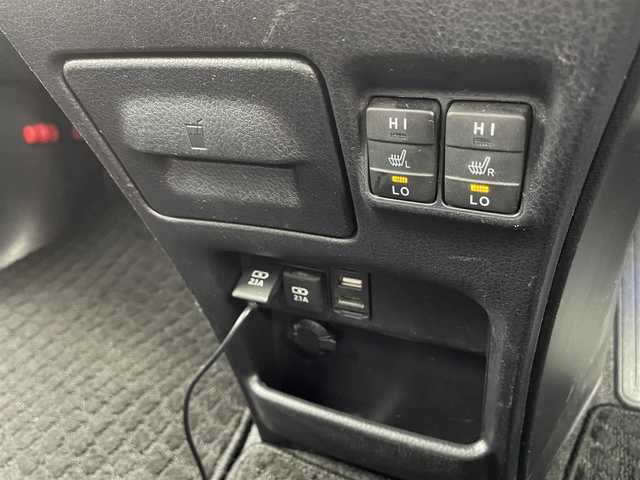 トヨタ エスクァイア Gi 道央・札幌 2019(令1)年 3.6万km ブラック ４WD/純正SDナビ(AM/FM/CD/DVD/BT/SD)/フルセグテレビ(走行中視聴可能)/バックカメラ/アイドリングストップ/ウィンカーミラー/キャプテンシート/クルーズコントロール/ステアリングスイッチ/ドアバイザー/プッシュスタート/両側パワースライドドア/ビルトインETC/前席シートヒーター/レーンキープアシスト/横滑り防止装置/盗難防止装置/オートライト/フォグランプ/防眩ミラー/積込冬タイヤ/　　（純正AW/195/６５R15 19年製溝7ｍｍ）/積込エアロ（ＴＲＤ）