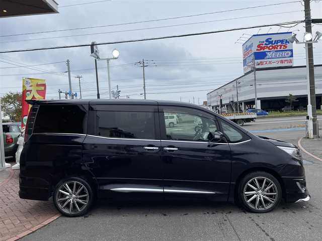 トヨタ エスクァイア Gi 道央・札幌 2019(令1)年 3.6万km ブラック ４WD/純正SDナビ(AM/FM/CD/DVD/BT/SD)/フルセグテレビ(走行中視聴可能)/バックカメラ/アイドリングストップ/ウィンカーミラー/キャプテンシート/クルーズコントロール/ステアリングスイッチ/ドアバイザー/プッシュスタート/両側パワースライドドア/ビルトインETC/前席シートヒーター/レーンキープアシスト/横滑り防止装置/盗難防止装置/オートライト/フォグランプ/防眩ミラー/積込冬タイヤ/　　（純正AW/195/６５R15 19年製溝7ｍｍ）/積込エアロ（ＴＲＤ）