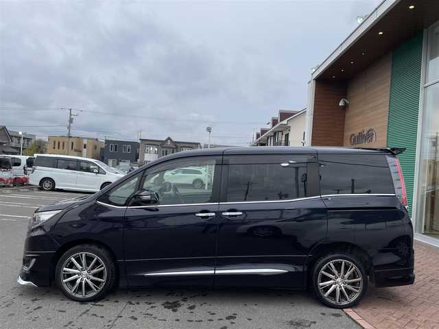 トヨタ エスクァイア Gi 道央・札幌 2019(令1)年 3.6万km ブラック ４WD/純正SDナビ(AM/FM/CD/DVD/BT/SD)/フルセグテレビ(走行中視聴可能)/バックカメラ/アイドリングストップ/ウィンカーミラー/キャプテンシート/クルーズコントロール/ステアリングスイッチ/ドアバイザー/プッシュスタート/両側パワースライドドア/ビルトインETC/前席シートヒーター/レーンキープアシスト/横滑り防止装置/盗難防止装置/オートライト/フォグランプ/防眩ミラー/積込冬タイヤ/　　（純正AW/195/６５R15 19年製溝7ｍｍ）/積込エアロ（ＴＲＤ）