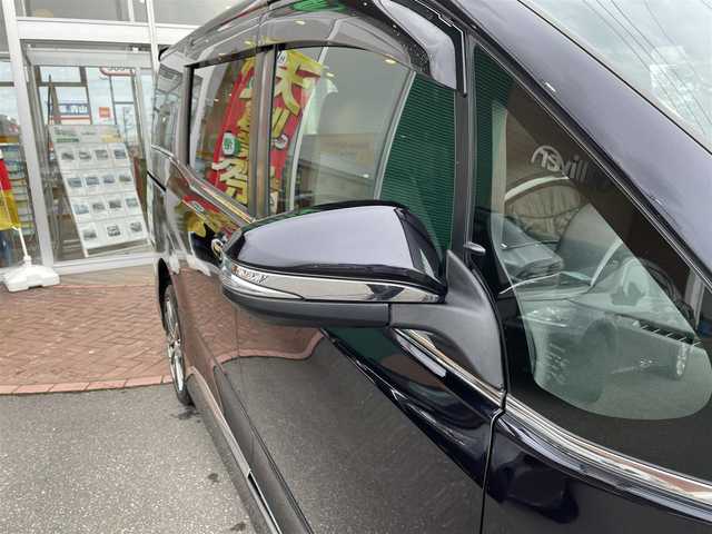 トヨタ エスクァイア Gi 道央・札幌 2019(令1)年 3.6万km ブラック ４WD/純正SDナビ(AM/FM/CD/DVD/BT/SD)/フルセグテレビ(走行中視聴可能)/バックカメラ/アイドリングストップ/ウィンカーミラー/キャプテンシート/クルーズコントロール/ステアリングスイッチ/ドアバイザー/プッシュスタート/両側パワースライドドア/ビルトインETC/前席シートヒーター/レーンキープアシスト/横滑り防止装置/盗難防止装置/オートライト/フォグランプ/防眩ミラー/積込冬タイヤ/　　（純正AW/195/６５R15 19年製溝7ｍｍ）/積込エアロ（ＴＲＤ）