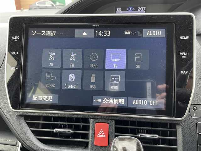 トヨタ エスクァイア Gi 道央・札幌 2019(令1)年 3.6万km ブラック ４WD/純正SDナビ(AM/FM/CD/DVD/BT/SD)/フルセグテレビ(走行中視聴可能)/バックカメラ/アイドリングストップ/ウィンカーミラー/キャプテンシート/クルーズコントロール/ステアリングスイッチ/ドアバイザー/プッシュスタート/両側パワースライドドア/ビルトインETC/前席シートヒーター/レーンキープアシスト/横滑り防止装置/盗難防止装置/オートライト/フォグランプ/防眩ミラー/積込冬タイヤ/　　（純正AW/195/６５R15 19年製溝7ｍｍ）/積込エアロ（ＴＲＤ）