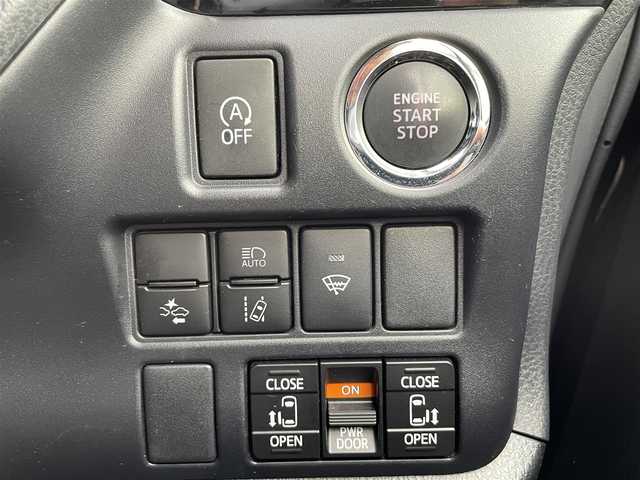 トヨタ エスクァイア Gi 道央・札幌 2019(令1)年 3.6万km ブラック ４WD/純正SDナビ(AM/FM/CD/DVD/BT/SD)/フルセグテレビ(走行中視聴可能)/バックカメラ/アイドリングストップ/ウィンカーミラー/キャプテンシート/クルーズコントロール/ステアリングスイッチ/ドアバイザー/プッシュスタート/両側パワースライドドア/ビルトインETC/前席シートヒーター/レーンキープアシスト/横滑り防止装置/盗難防止装置/オートライト/フォグランプ/防眩ミラー/積込冬タイヤ/　　（純正AW/195/６５R15 19年製溝7ｍｍ）/積込エアロ（ＴＲＤ）