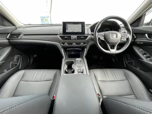 ホンダ アコード EX 佐賀県 2022(令4)年 1.8万km プラチナホワイトパール /サンルーフ//ブラックレザーシート//D・N席パワーシート//ドライビングポジションシステム//全席シートヒーター//ヘッドアップディスプレー//ワイヤレス充電//純正インターナビ//フルセグTV/USB/Bluetooth//AppleCarPlay//バックカメラ//パーキングセンサーシステム//パドルシフト//ETC//ホンダセンシング//ブラインドスポットインフォメーション//路外逸脱抑制機能//後方誤発信抑制機能//衝突軽減ブレーキ//誤発信抑制機能//取扱説明書//保証書