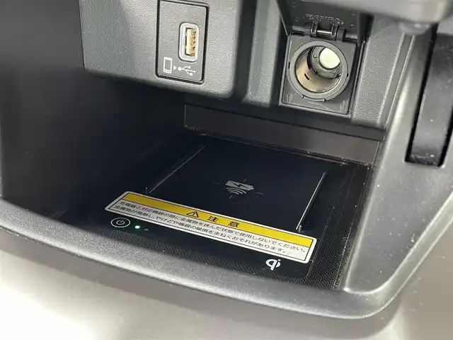 ホンダ アコード EX 佐賀県 2022(令4)年 1.8万km プラチナホワイトパール /サンルーフ//ブラックレザーシート//D・N席パワーシート//ドライビングポジションシステム//全席シートヒーター//ヘッドアップディスプレー//ワイヤレス充電//純正インターナビ//フルセグTV/USB/Bluetooth//AppleCarPlay//バックカメラ//パーキングセンサーシステム//パドルシフト//ETC//ホンダセンシング//ブラインドスポットインフォメーション//路外逸脱抑制機能//後方誤発信抑制機能//衝突軽減ブレーキ//誤発信抑制機能//取扱説明書//保証書