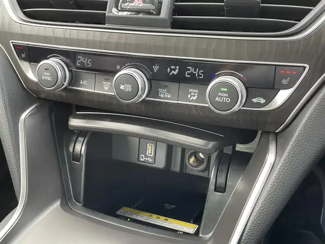 ホンダ アコード EX 佐賀県 2022(令4)年 1.8万km プラチナホワイトパール /サンルーフ//ブラックレザーシート//D・N席パワーシート//ドライビングポジションシステム//全席シートヒーター//ヘッドアップディスプレー//ワイヤレス充電//純正インターナビ//フルセグTV/USB/Bluetooth//AppleCarPlay//バックカメラ//パーキングセンサーシステム//パドルシフト//ETC//ホンダセンシング//ブラインドスポットインフォメーション//路外逸脱抑制機能//後方誤発信抑制機能//衝突軽減ブレーキ//誤発信抑制機能//取扱説明書//保証書