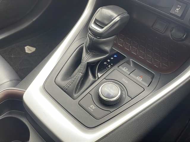 トヨタ ＲＡＶ４ ハイブリットG 沖縄県 2019(令1)年 3.8万km ホワイトパールクリスタルシャイン 禁煙車　/社外ナビ【MDV-M906HDL】/（ＡＭ／ＦＭ／ＣＤ／ＤＶＤ／ＢＴ）/フルセグＴＶ/衝突軽減装置　/横滑り防止機能/盗難防止装置/レーンキープアシスト/クルーズコントロール/バックカメラ/シートヒーター　/シートメモリー　/ステアリングヒーター　/サンルーフ　/パワーバックドア　/前後ドラレコ/ビルトインETC/純正18インチアルミホイール/プッシュスタート/スマートキー