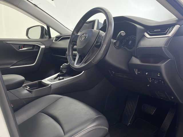 トヨタ ＲＡＶ４ ハイブリットG 沖縄県 2019(令1)年 3.8万km ホワイトパールクリスタルシャイン 禁煙車　/社外ナビ【MDV-M906HDL】/（ＡＭ／ＦＭ／ＣＤ／ＤＶＤ／ＢＴ）/フルセグＴＶ/衝突軽減装置　/横滑り防止機能/盗難防止装置/レーンキープアシスト/クルーズコントロール/バックカメラ/シートヒーター　/シートメモリー　/ステアリングヒーター　/サンルーフ　/パワーバックドア　/前後ドラレコ/ビルトインETC/純正18インチアルミホイール/プッシュスタート/スマートキー