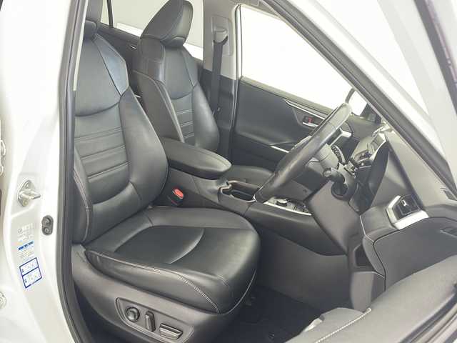 トヨタ ＲＡＶ４ ハイブリットG 沖縄県 2019(令1)年 3.8万km ホワイトパールクリスタルシャイン 禁煙車　/社外ナビ【MDV-M906HDL】/（ＡＭ／ＦＭ／ＣＤ／ＤＶＤ／ＢＴ）/フルセグＴＶ/衝突軽減装置　/横滑り防止機能/盗難防止装置/レーンキープアシスト/クルーズコントロール/バックカメラ/シートヒーター　/シートメモリー　/ステアリングヒーター　/サンルーフ　/パワーバックドア　/前後ドラレコ/ビルトインETC/純正18インチアルミホイール/プッシュスタート/スマートキー