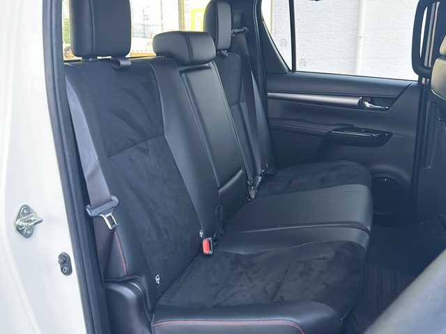 トヨタ ハイラックス Z GRスポーツ 岐阜県 2022(令4)年 6.3万km スーパーホワイトⅡ /ワンオーナー//純正8インチディスプレイオーディオ(ナビ付き)/(AM/FM/BT/USB/Mira cast)//4WD//プリクラッシュセーフティ//レーンディパーチャーアラート//レーダークルーズコントロール//ロードサインアシスト//先行車発進告知機能//GR SPORT/(専用グリル)/(専用フロントバンパー)/(専用本革巻きステアリング)/(専用シフトノブ)/(専用オプティトロンメーター)/(専用エンジンスイッチ)//360°カメラ//前方ドライブレコーダー(不良)//後方ドライブレコーダー//社外レーダー探知機//社外トランクカバー//純正マッドガード//純正ドアバイザー//純正LEDヘッドライト//純正18インチアルミホイール//スペアキー×1&エンジンスターター//ETC