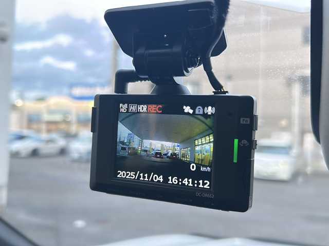 トヨタ ハイラックス Z GRスポーツ 岐阜県 2022(令4)年 6.3万km スーパーホワイトⅡ /ワンオーナー//純正8インチディスプレイオーディオ(ナビ付き)/(AM/FM/BT/USB/Mira cast)//4WD//プリクラッシュセーフティ//レーンディパーチャーアラート//レーダークルーズコントロール//ロードサインアシスト//先行車発進告知機能//GR SPORT/(専用グリル)/(専用フロントバンパー)/(専用本革巻きステアリング)/(専用シフトノブ)/(専用オプティトロンメーター)/(専用エンジンスイッチ)//360°カメラ//前方ドライブレコーダー(不良)//後方ドライブレコーダー//社外レーダー探知機//社外トランクカバー//純正マッドガード//純正ドアバイザー//純正LEDヘッドライト//純正18インチアルミホイール//スペアキー×1&エンジンスターター//ETC