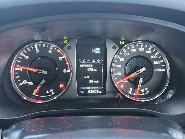 トヨタ ハイラックス Z GRスポーツ 岐阜県 2022(令4)年 6.3万km スーパーホワイトⅡ /ワンオーナー//純正8インチディスプレイオーディオ(ナビ付き)/(AM/FM/BT/USB/Mira cast)//4WD//プリクラッシュセーフティ//レーンディパーチャーアラート//レーダークルーズコントロール//ロードサインアシスト//先行車発進告知機能//GR SPORT/(専用グリル)/(専用フロントバンパー)/(専用本革巻きステアリング)/(専用シフトノブ)/(専用オプティトロンメーター)/(専用エンジンスイッチ)//360°カメラ//前方ドライブレコーダー(不良)//後方ドライブレコーダー//社外レーダー探知機//社外トランクカバー//純正マッドガード//純正ドアバイザー//純正LEDヘッドライト//純正18インチアルミホイール//スペアキー×1&エンジンスターター//ETC