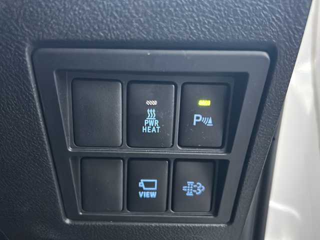 トヨタ ハイラックス Z GRスポーツ 岐阜県 2022(令4)年 6.3万km スーパーホワイトⅡ /ワンオーナー//純正8インチディスプレイオーディオ(ナビ付き)/(AM/FM/BT/USB/Mira cast)//4WD//プリクラッシュセーフティ//レーンディパーチャーアラート//レーダークルーズコントロール//ロードサインアシスト//先行車発進告知機能//GR SPORT/(専用グリル)/(専用フロントバンパー)/(専用本革巻きステアリング)/(専用シフトノブ)/(専用オプティトロンメーター)/(専用エンジンスイッチ)//360°カメラ//前方ドライブレコーダー(不良)//後方ドライブレコーダー//社外レーダー探知機//社外トランクカバー//純正マッドガード//純正ドアバイザー//純正LEDヘッドライト//純正18インチアルミホイール//スペアキー×1&エンジンスターター//ETC