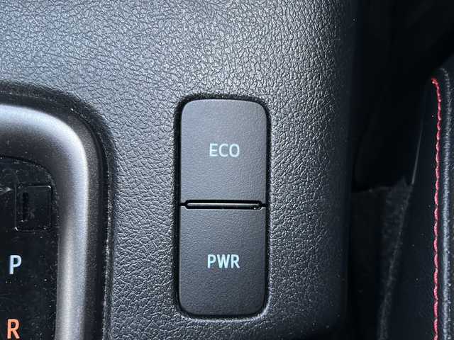 トヨタ ハイラックス Z GRスポーツ 岐阜県 2022(令4)年 6.3万km スーパーホワイトⅡ /ワンオーナー//純正8インチディスプレイオーディオ(ナビ付き)/(AM/FM/BT/USB/Mira cast)//4WD//プリクラッシュセーフティ//レーンディパーチャーアラート//レーダークルーズコントロール//ロードサインアシスト//先行車発進告知機能//GR SPORT/(専用グリル)/(専用フロントバンパー)/(専用本革巻きステアリング)/(専用シフトノブ)/(専用オプティトロンメーター)/(専用エンジンスイッチ)//360°カメラ//前方ドライブレコーダー(不良)//後方ドライブレコーダー//社外レーダー探知機//社外トランクカバー//純正マッドガード//純正ドアバイザー//純正LEDヘッドライト//純正18インチアルミホイール//スペアキー×1&エンジンスターター//ETC