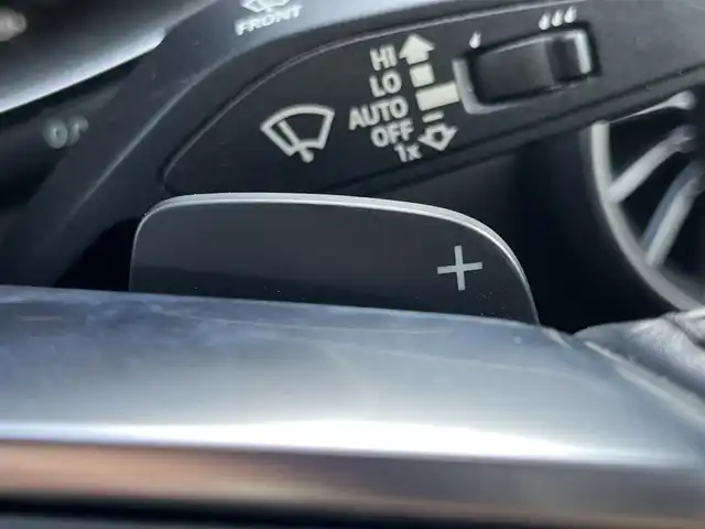 アウディ ＴＴクーペ 2．0 TFSI 静岡県 2015(平27)年 5.7万km ブリリアントレッド バーチャルコックピット/MMIナビ/(Bluetooth/AUX/USB/フルセグ)/デラックスオートマチックエアコンディショナー/ドライブセレクト/パーキングアシスト/本革巻き3スポークスポーツステアリングホイール/リヤスポイラー/スポーツシート/フューエルキャップ/LEDヘッドライト/ETC/純正17インチアルミホイール/純正フロアマット/スマートキー