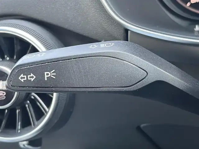 アウディ ＴＴクーペ 2．0 TFSI 静岡県 2015(平27)年 5.7万km ブリリアントレッド バーチャルコックピット/MMIナビ/(Bluetooth/AUX/USB/フルセグ)/デラックスオートマチックエアコンディショナー/ドライブセレクト/パーキングアシスト/本革巻き3スポークスポーツステアリングホイール/リヤスポイラー/スポーツシート/フューエルキャップ/LEDヘッドライト/ETC/純正17インチアルミホイール/純正フロアマット/スマートキー