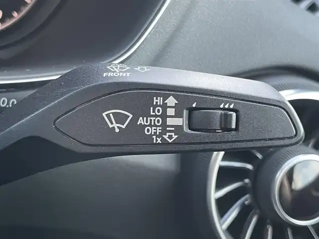 アウディ ＴＴクーペ 2．0 TFSI 静岡県 2015(平27)年 5.7万km ブリリアントレッド バーチャルコックピット/MMIナビ/(Bluetooth/AUX/USB/フルセグ)/デラックスオートマチックエアコンディショナー/ドライブセレクト/パーキングアシスト/本革巻き3スポークスポーツステアリングホイール/リヤスポイラー/スポーツシート/フューエルキャップ/LEDヘッドライト/ETC/純正17インチアルミホイール/純正フロアマット/スマートキー