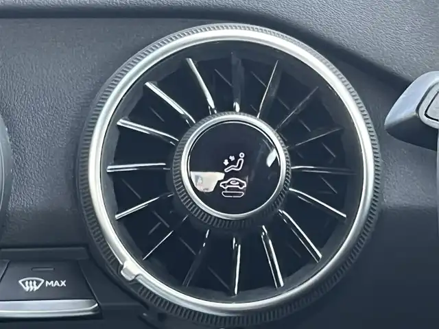 アウディ ＴＴクーペ 2．0 TFSI 静岡県 2015(平27)年 5.7万km ブリリアントレッド バーチャルコックピット/MMIナビ/(Bluetooth/AUX/USB/フルセグ)/デラックスオートマチックエアコンディショナー/ドライブセレクト/パーキングアシスト/本革巻き3スポークスポーツステアリングホイール/リヤスポイラー/スポーツシート/フューエルキャップ/LEDヘッドライト/ETC/純正17インチアルミホイール/純正フロアマット/スマートキー