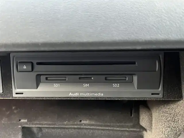 アウディ ＴＴクーペ 2．0 TFSI 静岡県 2015(平27)年 5.7万km ブリリアントレッド バーチャルコックピット/MMIナビ/(Bluetooth/AUX/USB/フルセグ)/デラックスオートマチックエアコンディショナー/ドライブセレクト/パーキングアシスト/本革巻き3スポークスポーツステアリングホイール/リヤスポイラー/スポーツシート/フューエルキャップ/LEDヘッドライト/ETC/純正17インチアルミホイール/純正フロアマット/スマートキー