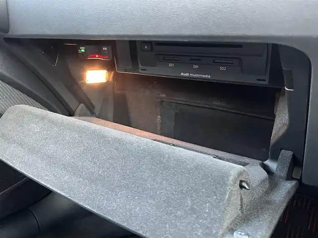 アウディ ＴＴクーペ 2．0 TFSI 静岡県 2015(平27)年 5.7万km ブリリアントレッド バーチャルコックピット/MMIナビ/(Bluetooth/AUX/USB/フルセグ)/デラックスオートマチックエアコンディショナー/ドライブセレクト/パーキングアシスト/本革巻き3スポークスポーツステアリングホイール/リヤスポイラー/スポーツシート/フューエルキャップ/LEDヘッドライト/ETC/純正17インチアルミホイール/純正フロアマット/スマートキー