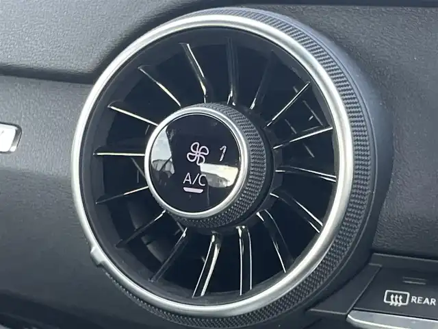 アウディ ＴＴクーペ 2．0 TFSI 静岡県 2015(平27)年 5.7万km ブリリアントレッド バーチャルコックピット/MMIナビ/(Bluetooth/AUX/USB/フルセグ)/デラックスオートマチックエアコンディショナー/ドライブセレクト/パーキングアシスト/本革巻き3スポークスポーツステアリングホイール/リヤスポイラー/スポーツシート/フューエルキャップ/LEDヘッドライト/ETC/純正17インチアルミホイール/純正フロアマット/スマートキー