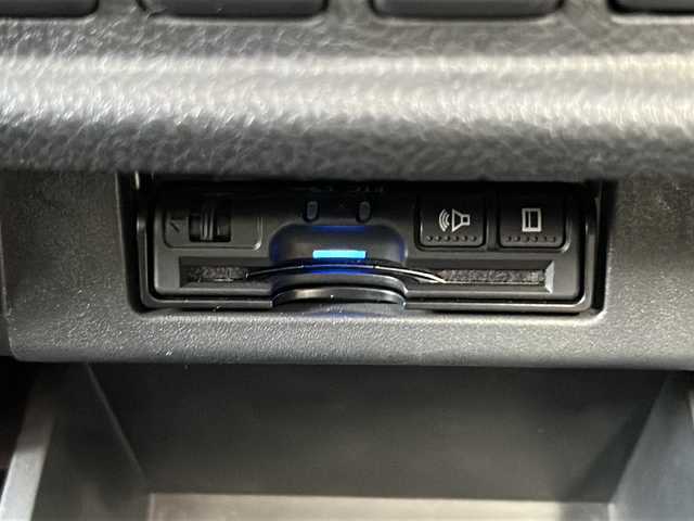 日産 エルグランド 250ハイウェイスターS 岐阜県 2018(平30)年 7.4万km ファントムブラック 登録時走行距離73164km/純正９型ナビ（MM517D-L）/純正後席用モニター/フルセグテレビ/バックカメラ/Blue tooth・CD・DVD・AUX/ワンオーナー/両側パワースライドドア/コーナーセンサー前後/ドライブレコーダー前方/キセノンヘッドライト/オートライト/ウィンカーミラー/横滑り防止装置/ハーフレザーシート/3列シート/純正フロアマット/ビルトインETC/純正18アルミホイール/プッシュスタート/スマートキー/保証書/取扱説明書/記録簿