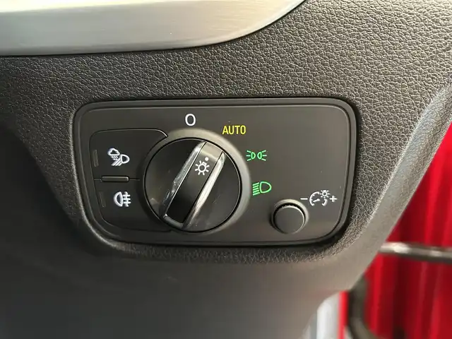 アウディ Ｑ２ 1．0 TFSI スポーツ 愛知県 2019(令1)年 1.5万km 赤 アダプティブクルーズコントロール/Audiプレセンス/Audiサイドアシスト/Audiアクティブレーンアシスト/Audi/パワーバックドア/ドライブレコーダー/ETC/純正ナビ・フルセグTV