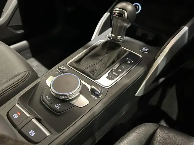 アウディ Ｑ２ 1．0 TFSI スポーツ 愛知県 2019(令1)年 1.5万km 赤 アダプティブクルーズコントロール/Audiプレセンス/Audiサイドアシスト/Audiアクティブレーンアシスト/Audi/パワーバックドア/ドライブレコーダー/ETC/純正ナビ・フルセグTV