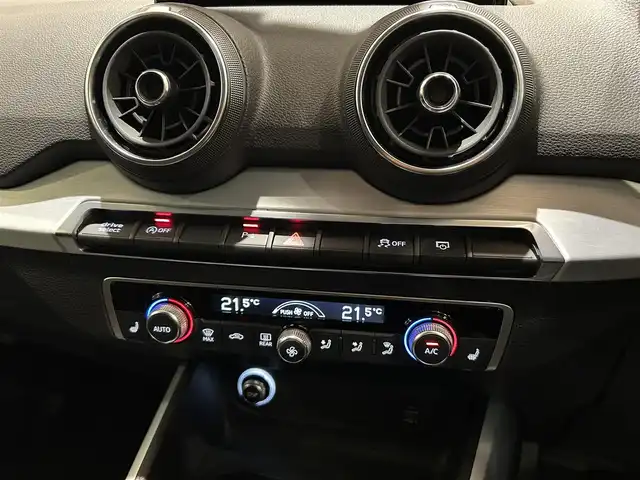 アウディ Ｑ２ 1．0 TFSI スポーツ 愛知県 2019(令1)年 1.5万km 赤 アダプティブクルーズコントロール/Audiプレセンス/Audiサイドアシスト/Audiアクティブレーンアシスト/Audi/パワーバックドア/ドライブレコーダー/ETC/純正ナビ・フルセグTV