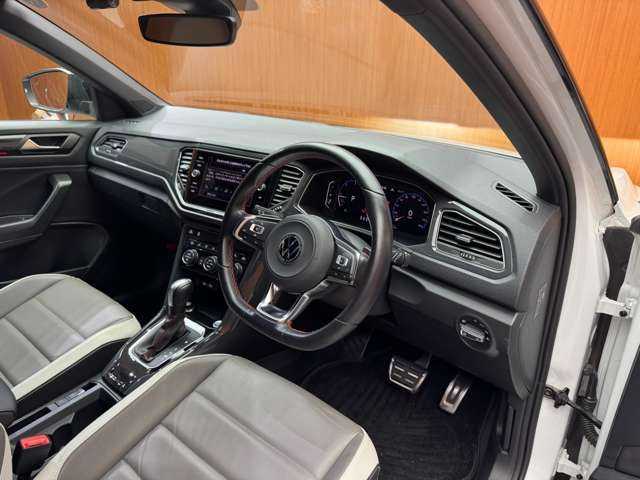フォルクスワーゲン Ｔ－ロック TDI スポーツ 千葉県 2021(令3)年 3.2万km ピュアホワイト ACC　/純正ナビ　/バックカメラ/コンビレザーシート　/シートヒーター/コーナーセンサー　/電動リアゲート　/デジタルメーター　/LEDヘッドライト　/オートライト　/パドルシフト　/ETC　/アイドリングストップ