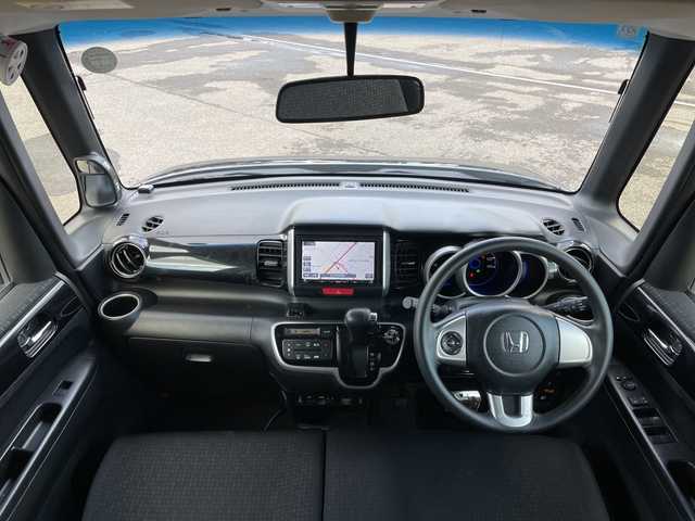 ホンダ Ｎ ＢＯＸ カスタム G Lパッケージ 道央・札幌 2016(平28)年 8.4万km スマートブラック ４ＷＤ/社外ナビ/【ＣＤ／ＤＶＤ／ＢＴ／フルセグＴＶ／iＰｏｄ／ＵＳＢ】/バックカメラ/前席シートヒーター/ＨＩＤ/フォグランプ/オートライト/片側パワースライドドア/ステアリングスイッチ/ＥＴＣ/電動格納ミラー/ドアミラーヒーター/社外エンジンスターター/社外ＡＷ付夏タイヤ積み込み