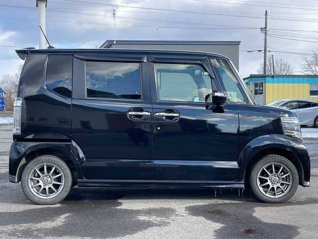 ホンダ Ｎ ＢＯＸ カスタム G Lパッケージ 道央・札幌 2016(平28)年 8.4万km スマートブラック ４ＷＤ/社外ナビ/【ＣＤ／ＤＶＤ／ＢＴ／フルセグＴＶ／iＰｏｄ／ＵＳＢ】/バックカメラ/前席シートヒーター/ＨＩＤ/フォグランプ/オートライト/片側パワースライドドア/ステアリングスイッチ/ＥＴＣ/電動格納ミラー/ドアミラーヒーター/社外エンジンスターター/社外ＡＷ付夏タイヤ積み込み