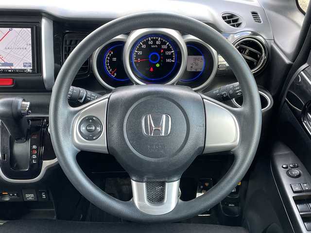 ホンダ Ｎ ＢＯＸ カスタム G Lパッケージ 道央・札幌 2016(平28)年 8.4万km スマートブラック ４ＷＤ/社外ナビ/【ＣＤ／ＤＶＤ／ＢＴ／フルセグＴＶ／iＰｏｄ／ＵＳＢ】/バックカメラ/前席シートヒーター/ＨＩＤ/フォグランプ/オートライト/片側パワースライドドア/ステアリングスイッチ/ＥＴＣ/電動格納ミラー/ドアミラーヒーター/社外エンジンスターター/社外ＡＷ付夏タイヤ積み込み