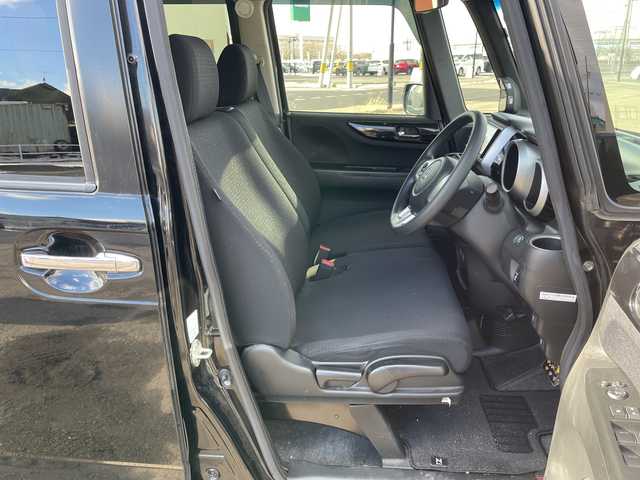 ホンダ Ｎ ＢＯＸ カスタム G Lパッケージ 道央・札幌 2016(平28)年 8.4万km スマートブラック ４ＷＤ/社外ナビ/【ＣＤ／ＤＶＤ／ＢＴ／フルセグＴＶ／iＰｏｄ／ＵＳＢ】/バックカメラ/前席シートヒーター/ＨＩＤ/フォグランプ/オートライト/片側パワースライドドア/ステアリングスイッチ/ＥＴＣ/電動格納ミラー/ドアミラーヒーター/社外エンジンスターター/社外ＡＷ付夏タイヤ積み込み