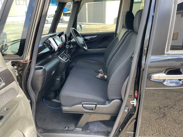 ホンダ Ｎ ＢＯＸ カスタム G Lパッケージ 道央・札幌 2016(平28)年 8.4万km スマートブラック ４ＷＤ/社外ナビ/【ＣＤ／ＤＶＤ／ＢＴ／フルセグＴＶ／iＰｏｄ／ＵＳＢ】/バックカメラ/前席シートヒーター/ＨＩＤ/フォグランプ/オートライト/片側パワースライドドア/ステアリングスイッチ/ＥＴＣ/電動格納ミラー/ドアミラーヒーター/社外エンジンスターター/社外ＡＷ付夏タイヤ積み込み