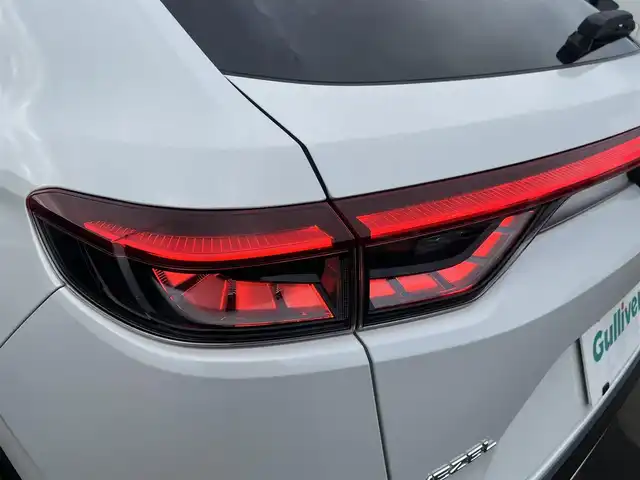 ホンダ ヴェゼル ハイブリッド e:HEV Z 秋田県 2021(令3)年 3.7万km プラチナホワイトパール ４WD/衝突軽減システム/LEDヘッドライト/社外１８インチアルミ（冬タイヤ装着）/スマートキー/アイドリングストップ/プッシュスタート/コーナーセンサー/クルーズコントロール追従走行あり/ダウンヒルアシストコントロール/オートマチックハイビーム/レーンキープアシスト/ブラインドスポットモニター/ステアリングスイッチ/ステアリングヒーター/パドルシフト/前席シートヒーター/ビルトインETC/ドライブレコーダー/電動リアゲート/電動パーキングブレーキ/オートブレーキホールド機能/社外フロアマット/社外ドアバイザー/オートライト/オートエアコン/パワーステアリング/パワーウィンドウ/横滑り防止/盗難防止装置/寒冷地仕様/電動格納ウィンカーミラー