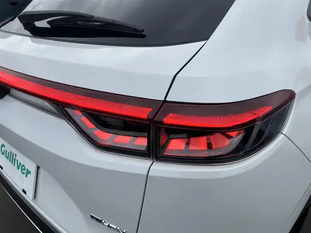 ホンダ ヴェゼル ハイブリッド e:HEV Z 秋田県 2021(令3)年 3.7万km プラチナホワイトパール ４WD/衝突軽減システム/LEDヘッドライト/社外１８インチアルミ（冬タイヤ装着）/スマートキー/アイドリングストップ/プッシュスタート/コーナーセンサー/クルーズコントロール追従走行あり/ダウンヒルアシストコントロール/オートマチックハイビーム/レーンキープアシスト/ブラインドスポットモニター/ステアリングスイッチ/ステアリングヒーター/パドルシフト/前席シートヒーター/ビルトインETC/ドライブレコーダー/電動リアゲート/電動パーキングブレーキ/オートブレーキホールド機能/社外フロアマット/社外ドアバイザー/オートライト/オートエアコン/パワーステアリング/パワーウィンドウ/横滑り防止/盗難防止装置/寒冷地仕様/電動格納ウィンカーミラー