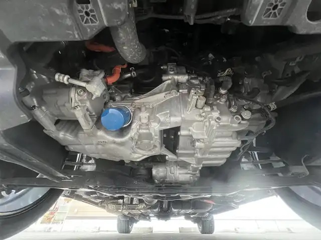 ホンダ ヴェゼル ハイブリッド e:HEV Z 秋田県 2021(令3)年 3.7万km プラチナホワイトパール ４WD/衝突軽減システム/LEDヘッドライト/社外１８インチアルミ（冬タイヤ装着）/スマートキー/アイドリングストップ/プッシュスタート/コーナーセンサー/クルーズコントロール追従走行あり/ダウンヒルアシストコントロール/オートマチックハイビーム/レーンキープアシスト/ブラインドスポットモニター/ステアリングスイッチ/ステアリングヒーター/パドルシフト/前席シートヒーター/ビルトインETC/ドライブレコーダー/電動リアゲート/電動パーキングブレーキ/オートブレーキホールド機能/社外フロアマット/社外ドアバイザー/オートライト/オートエアコン/パワーステアリング/パワーウィンドウ/横滑り防止/盗難防止装置/寒冷地仕様/電動格納ウィンカーミラー