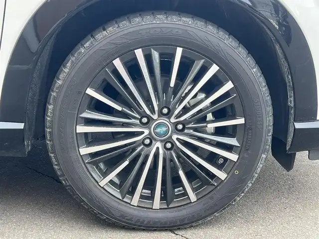 ホンダ ヴェゼル ハイブリッド e:HEV Z 秋田県 2021(令3)年 3.7万km プラチナホワイトパール ４WD/衝突軽減システム/LEDヘッドライト/社外１８インチアルミ（冬タイヤ装着）/スマートキー/アイドリングストップ/プッシュスタート/コーナーセンサー/クルーズコントロール追従走行あり/ダウンヒルアシストコントロール/オートマチックハイビーム/レーンキープアシスト/ブラインドスポットモニター/ステアリングスイッチ/ステアリングヒーター/パドルシフト/前席シートヒーター/ビルトインETC/ドライブレコーダー/電動リアゲート/電動パーキングブレーキ/オートブレーキホールド機能/社外フロアマット/社外ドアバイザー/オートライト/オートエアコン/パワーステアリング/パワーウィンドウ/横滑り防止/盗難防止装置/寒冷地仕様/電動格納ウィンカーミラー