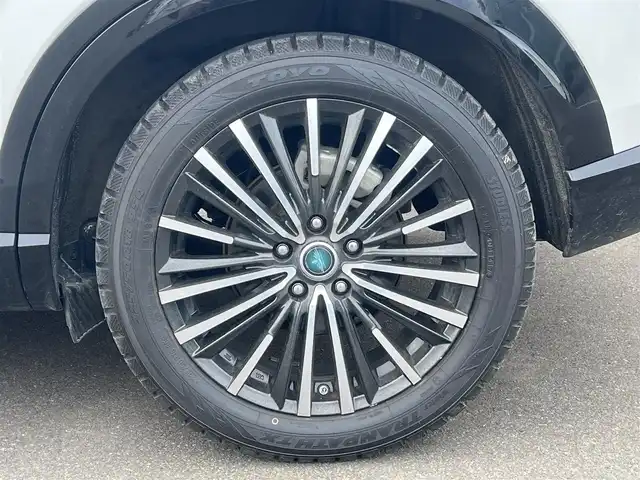 ホンダ ヴェゼル ハイブリッド e:HEV Z 秋田県 2021(令3)年 3.7万km プラチナホワイトパール ４WD/衝突軽減システム/LEDヘッドライト/社外１８インチアルミ（冬タイヤ装着）/スマートキー/アイドリングストップ/プッシュスタート/コーナーセンサー/クルーズコントロール追従走行あり/ダウンヒルアシストコントロール/オートマチックハイビーム/レーンキープアシスト/ブラインドスポットモニター/ステアリングスイッチ/ステアリングヒーター/パドルシフト/前席シートヒーター/ビルトインETC/ドライブレコーダー/電動リアゲート/電動パーキングブレーキ/オートブレーキホールド機能/社外フロアマット/社外ドアバイザー/オートライト/オートエアコン/パワーステアリング/パワーウィンドウ/横滑り防止/盗難防止装置/寒冷地仕様/電動格納ウィンカーミラー