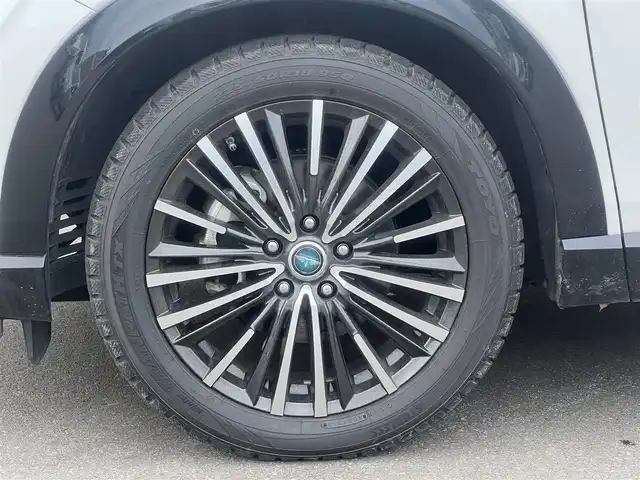 ホンダ ヴェゼル ハイブリッド e:HEV Z 秋田県 2021(令3)年 3.7万km プラチナホワイトパール ４WD/衝突軽減システム/LEDヘッドライト/社外１８インチアルミ（冬タイヤ装着）/スマートキー/アイドリングストップ/プッシュスタート/コーナーセンサー/クルーズコントロール追従走行あり/ダウンヒルアシストコントロール/オートマチックハイビーム/レーンキープアシスト/ブラインドスポットモニター/ステアリングスイッチ/ステアリングヒーター/パドルシフト/前席シートヒーター/ビルトインETC/ドライブレコーダー/電動リアゲート/電動パーキングブレーキ/オートブレーキホールド機能/社外フロアマット/社外ドアバイザー/オートライト/オートエアコン/パワーステアリング/パワーウィンドウ/横滑り防止/盗難防止装置/寒冷地仕様/電動格納ウィンカーミラー