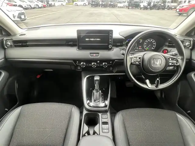 ホンダ ヴェゼル ハイブリッド e:HEV Z 秋田県 2021(令3)年 3.7万km プラチナホワイトパール ４WD/衝突軽減システム/LEDヘッドライト/社外１８インチアルミ（冬タイヤ装着）/スマートキー/アイドリングストップ/プッシュスタート/コーナーセンサー/クルーズコントロール追従走行あり/ダウンヒルアシストコントロール/オートマチックハイビーム/レーンキープアシスト/ブラインドスポットモニター/ステアリングスイッチ/ステアリングヒーター/パドルシフト/前席シートヒーター/ビルトインETC/ドライブレコーダー/電動リアゲート/電動パーキングブレーキ/オートブレーキホールド機能/社外フロアマット/社外ドアバイザー/オートライト/オートエアコン/パワーステアリング/パワーウィンドウ/横滑り防止/盗難防止装置/寒冷地仕様/電動格納ウィンカーミラー