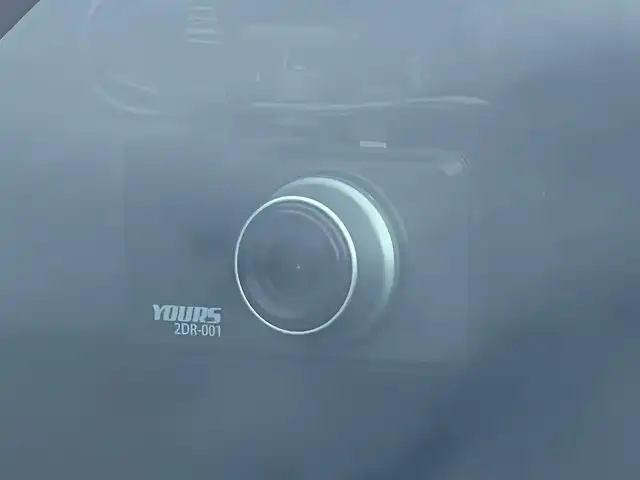 ホンダ ヴェゼル ハイブリッド e:HEV Z 秋田県 2021(令3)年 3.7万km プラチナホワイトパール ４WD/衝突軽減システム/LEDヘッドライト/社外１８インチアルミ（冬タイヤ装着）/スマートキー/アイドリングストップ/プッシュスタート/コーナーセンサー/クルーズコントロール追従走行あり/ダウンヒルアシストコントロール/オートマチックハイビーム/レーンキープアシスト/ブラインドスポットモニター/ステアリングスイッチ/ステアリングヒーター/パドルシフト/前席シートヒーター/ビルトインETC/ドライブレコーダー/電動リアゲート/電動パーキングブレーキ/オートブレーキホールド機能/社外フロアマット/社外ドアバイザー/オートライト/オートエアコン/パワーステアリング/パワーウィンドウ/横滑り防止/盗難防止装置/寒冷地仕様/電動格納ウィンカーミラー