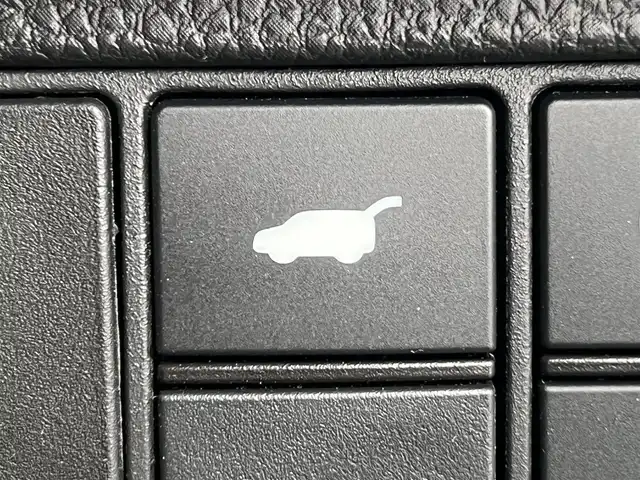 ホンダ ヴェゼル ハイブリッド e:HEV Z 秋田県 2021(令3)年 3.7万km プラチナホワイトパール ４WD/衝突軽減システム/LEDヘッドライト/社外１８インチアルミ（冬タイヤ装着）/スマートキー/アイドリングストップ/プッシュスタート/コーナーセンサー/クルーズコントロール追従走行あり/ダウンヒルアシストコントロール/オートマチックハイビーム/レーンキープアシスト/ブラインドスポットモニター/ステアリングスイッチ/ステアリングヒーター/パドルシフト/前席シートヒーター/ビルトインETC/ドライブレコーダー/電動リアゲート/電動パーキングブレーキ/オートブレーキホールド機能/社外フロアマット/社外ドアバイザー/オートライト/オートエアコン/パワーステアリング/パワーウィンドウ/横滑り防止/盗難防止装置/寒冷地仕様/電動格納ウィンカーミラー