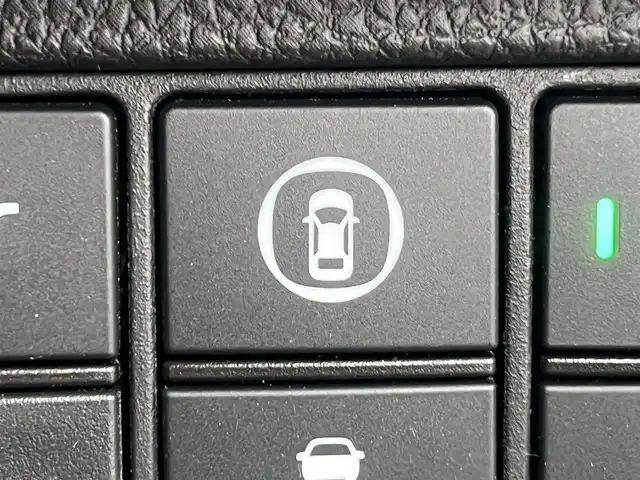 ホンダ ヴェゼル ハイブリッド e:HEV Z 秋田県 2021(令3)年 3.7万km プラチナホワイトパール ４WD/衝突軽減システム/LEDヘッドライト/社外１８インチアルミ（冬タイヤ装着）/スマートキー/アイドリングストップ/プッシュスタート/コーナーセンサー/クルーズコントロール追従走行あり/ダウンヒルアシストコントロール/オートマチックハイビーム/レーンキープアシスト/ブラインドスポットモニター/ステアリングスイッチ/ステアリングヒーター/パドルシフト/前席シートヒーター/ビルトインETC/ドライブレコーダー/電動リアゲート/電動パーキングブレーキ/オートブレーキホールド機能/社外フロアマット/社外ドアバイザー/オートライト/オートエアコン/パワーステアリング/パワーウィンドウ/横滑り防止/盗難防止装置/寒冷地仕様/電動格納ウィンカーミラー