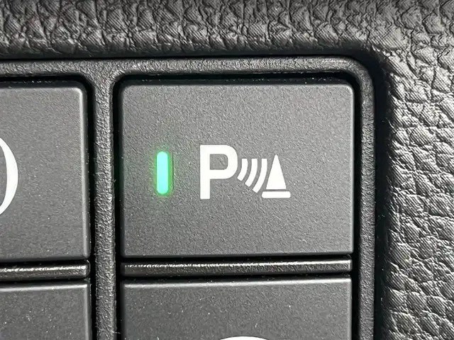 ホンダ ヴェゼル ハイブリッド e:HEV Z 秋田県 2021(令3)年 3.7万km プラチナホワイトパール ４WD/衝突軽減システム/LEDヘッドライト/社外１８インチアルミ（冬タイヤ装着）/スマートキー/アイドリングストップ/プッシュスタート/コーナーセンサー/クルーズコントロール追従走行あり/ダウンヒルアシストコントロール/オートマチックハイビーム/レーンキープアシスト/ブラインドスポットモニター/ステアリングスイッチ/ステアリングヒーター/パドルシフト/前席シートヒーター/ビルトインETC/ドライブレコーダー/電動リアゲート/電動パーキングブレーキ/オートブレーキホールド機能/社外フロアマット/社外ドアバイザー/オートライト/オートエアコン/パワーステアリング/パワーウィンドウ/横滑り防止/盗難防止装置/寒冷地仕様/電動格納ウィンカーミラー